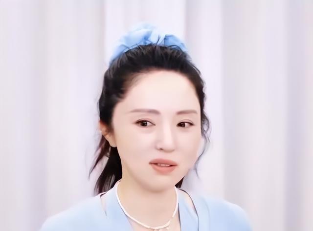 董璇其实乐在其中，她很享受拯救张维伊的感觉，张维伊在诉苦时，她会有一种，看吧，张
