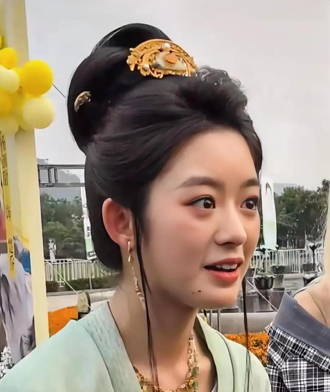 面相真的是门玄学
就说黄杨钿甜吧
大家发现没，她和孙俪，朱媛媛有个共同点，都是圆