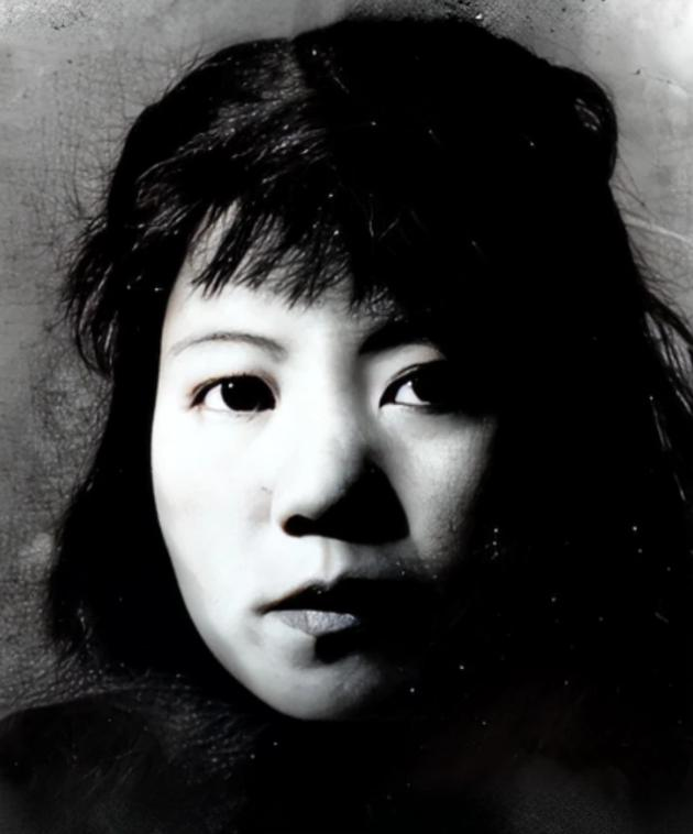1948年，李青林被捕，在狱中，她宁死不屈，敌人见状，就叫来了叛徒指认，哪知李青