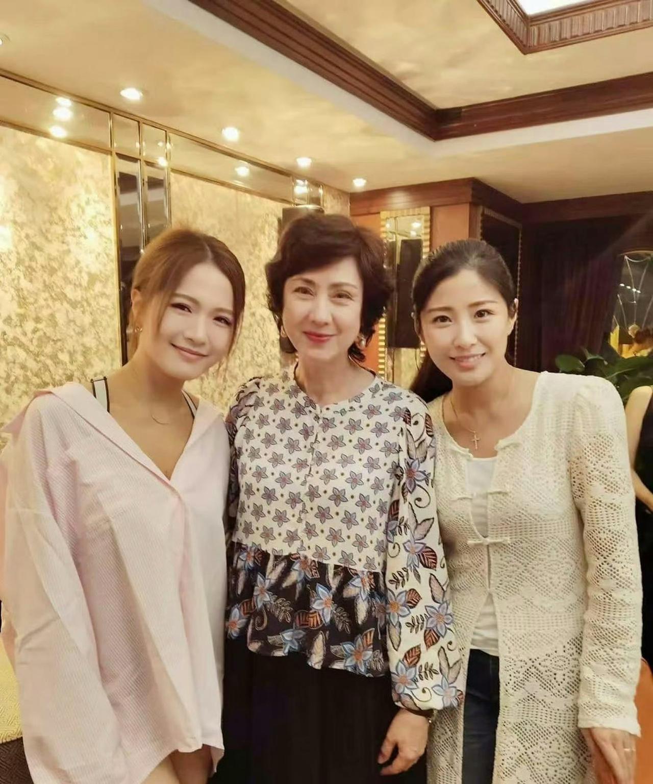 洪金宝老婆高丽虹
香港影坛曾经的“打女”，状态好好啊。