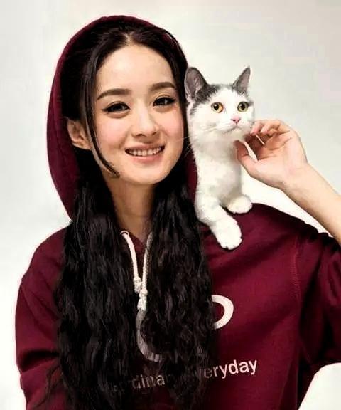谁懂啊！对赵丽颖的喜欢，藏都藏不住！
从《花千骨》里灵气满满的小骨，到《知否》中