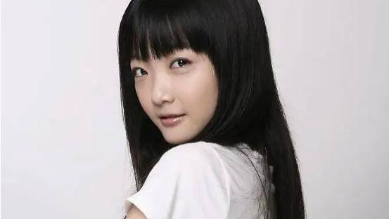 曹苑：13岁出道，21岁成影后，27岁嫁大6岁“大宝”，如今一家超幸福