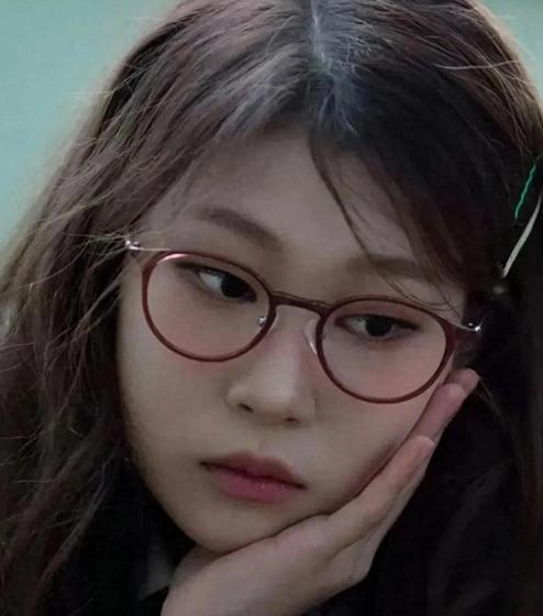 小沈阳女儿韩国出道引热议，沈春阳点赞确认，曾因长相遭网暴的她逆袭追梦
最近，一则