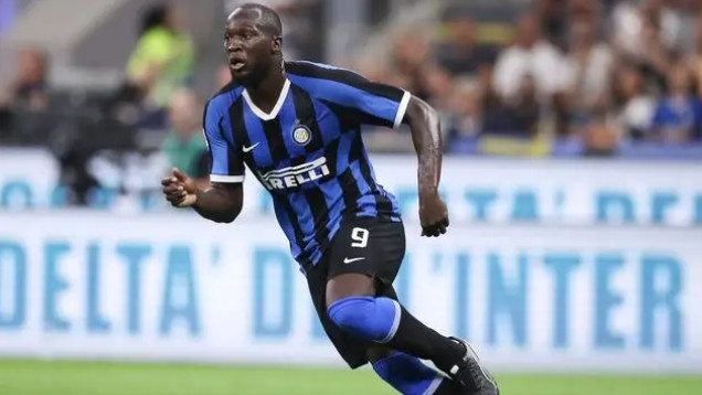 卢卡库一直是足坛的知名前锋之一，他在切尔西