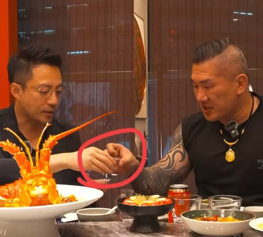 我有种预感，
汪小菲的麻六记要大红特红了，
不是因为张兰直播，也不是因为马筱梅直