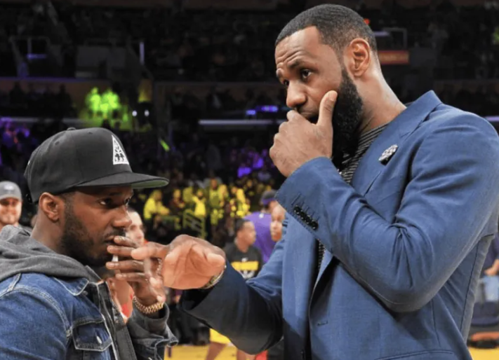 据美记报道，多位联盟高层消息人士透露，今夏围绕勒布朗-詹姆斯的潜在交易讨论并非“