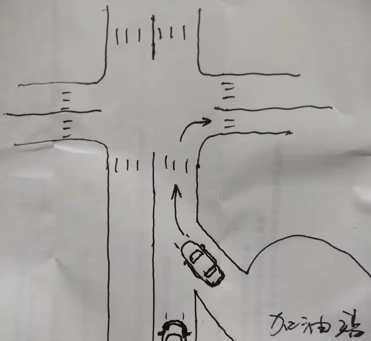 作为一名驾龄多年的老司机，有个困扰我许久的行车问题。每次在路口加油站加完油出来，