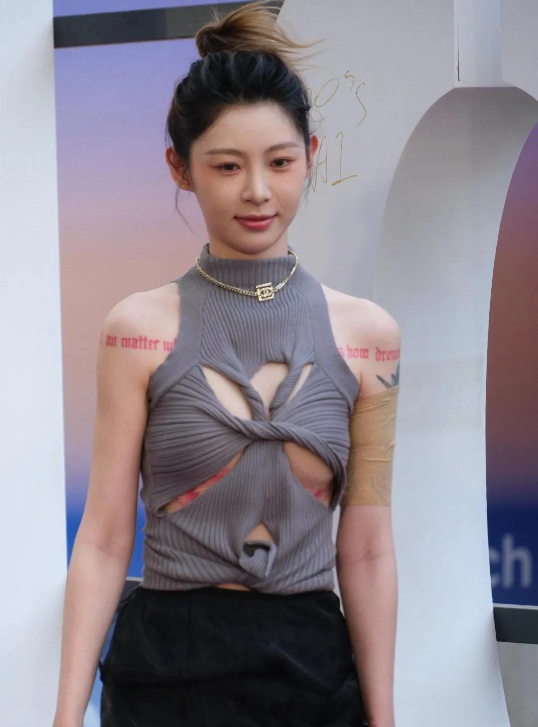 网红成功洗白典型代表
27岁的痞幼，来时路可不简单。从夸张暴露的嫩模，到机车女神
