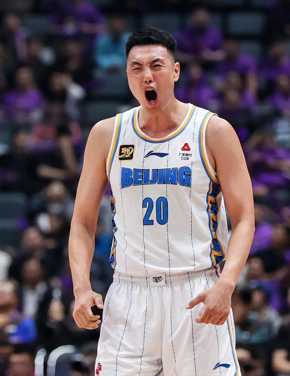 北京男篮定海神针两罚制胜
当方硕连续犯错时他足够硬
许利民在如此重要的比赛中居然