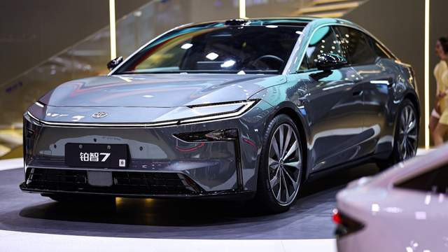 广汽丰田首款纯电旗舰亮相，铂智7闯入20万元级纯电轿车市场