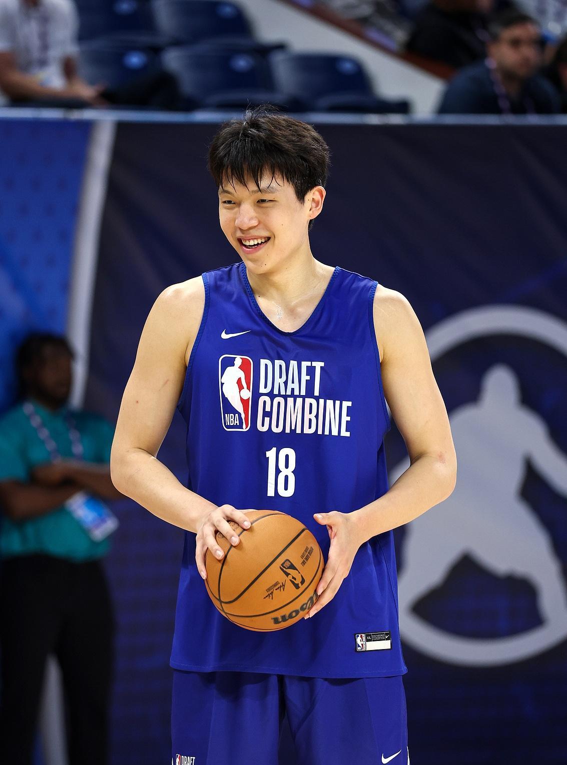 太惊喜！杨瀚森首轮16顺位被开拓者（签位来自灰熊的交易）选中！大大超乎所有人的预