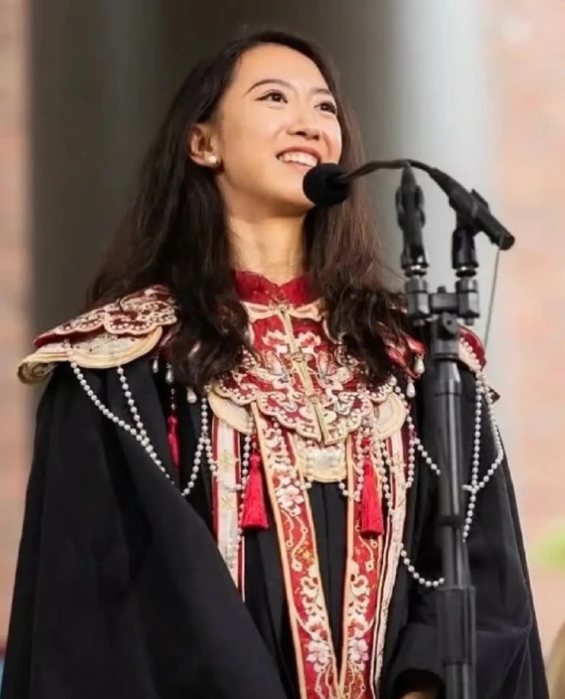 她说坦桑尼亚进口的中国造洗衣机全都是中文按钮，外国同学搞不懂如何去操作，不认识中