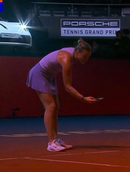 斯图加特站萨巴伦卡不满判罚 手机拍球印引争议