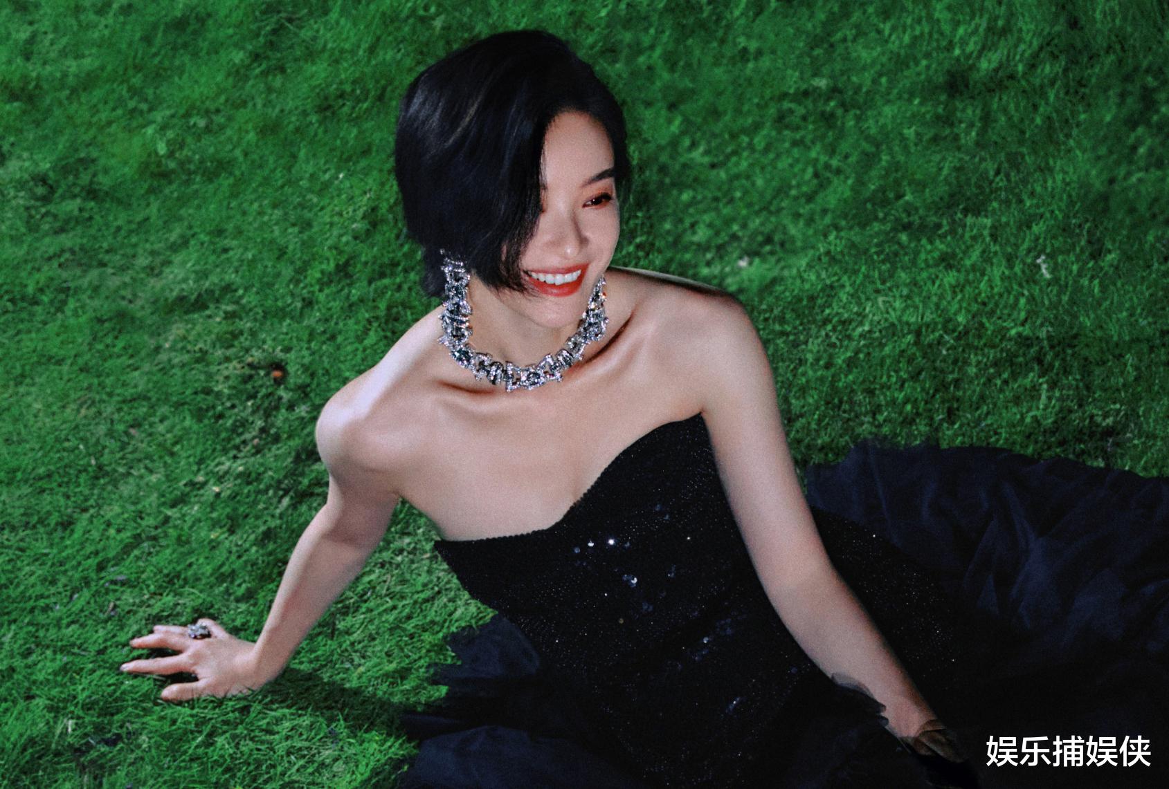 哇塞！倪妮短发亮相金鸡奖闭幕式，气场全开引热议！