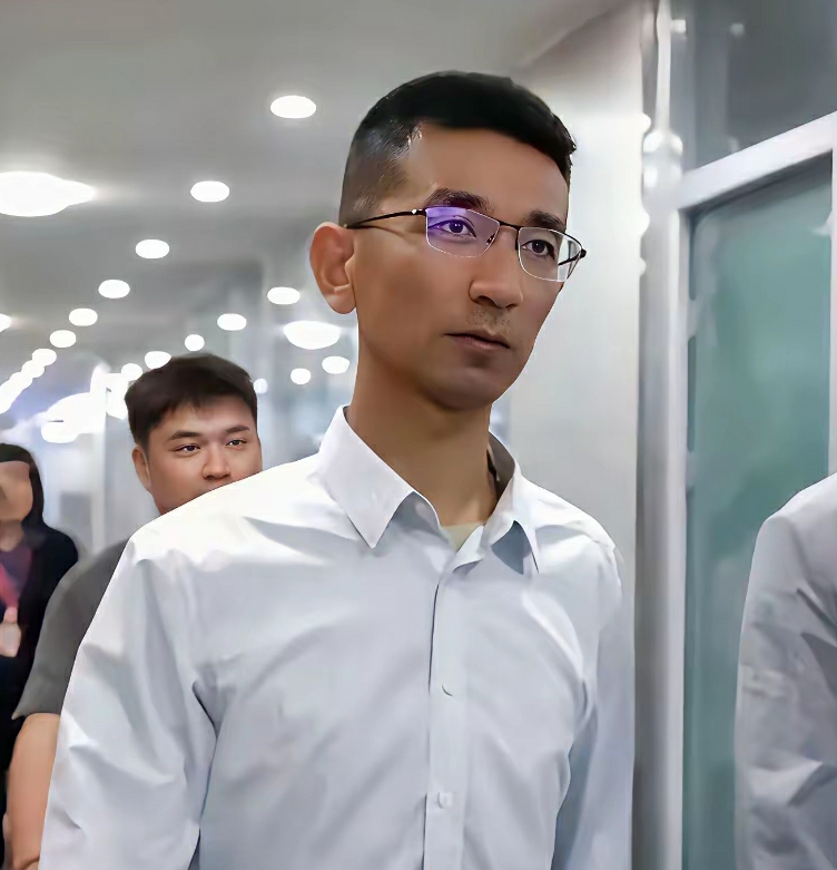 你只是真性情，提前看清了一些人一些事罢了。
