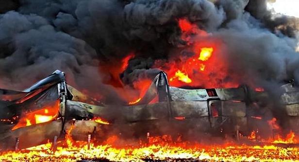 俄海陆空一夜轰炸基辅陷入火海：摧毁西方导弹工厂，炸死外国专家！
从导弹落下的那一