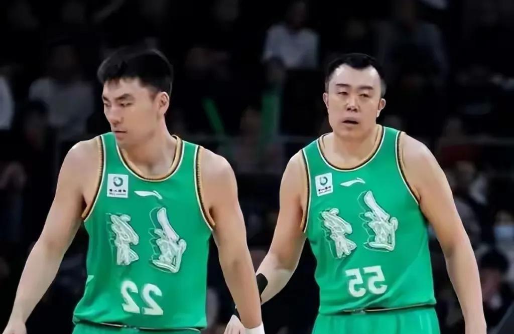 赵继伟——拿到33分；
威尔斯——拿到29分；
奥利弗——拿到20分；
弗格——