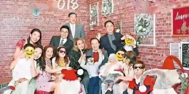 李兆基更偏爱儿子











李兆基重男轻女？三个女儿像客人？与父亲的