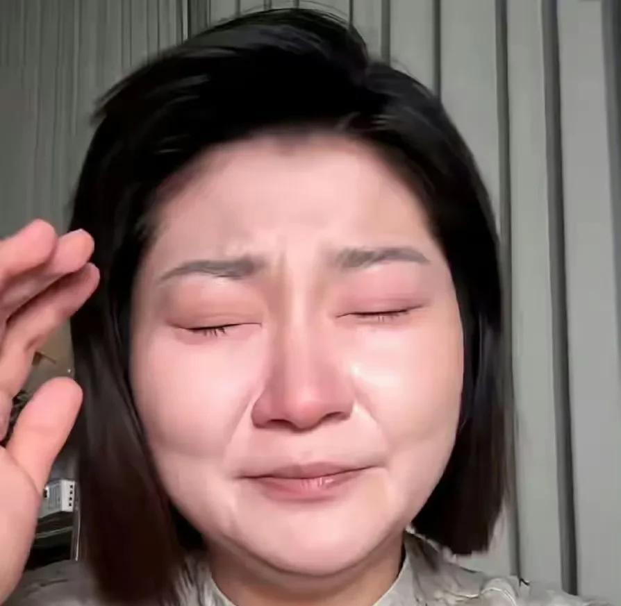 我对王暖暖一点都同情不起来，她有很明显的性格缺陷，在看了她几乎所有访谈之后，我明