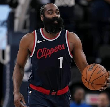 哈登空砍29分，快船一分惜败热火。NBA常规赛，快船主场迎战背靠背的热火，这场比