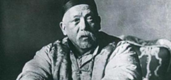 民国时期，据袁世凯贴身侍卫陶树德回忆：袁世凯每天5点起床后，先喝鸡汤、牛肉汤开胃
