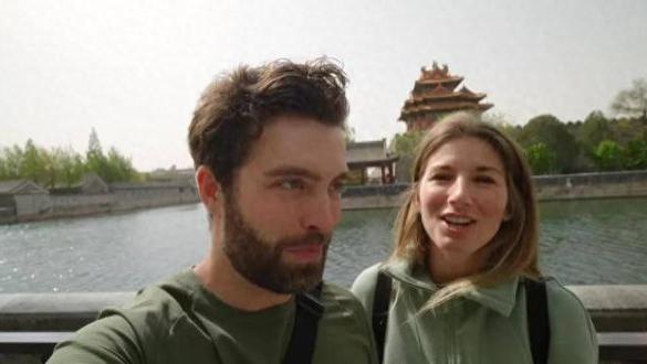英国夫妇不听劝来中国旅游，直接消失1个月，坦言两国差距大