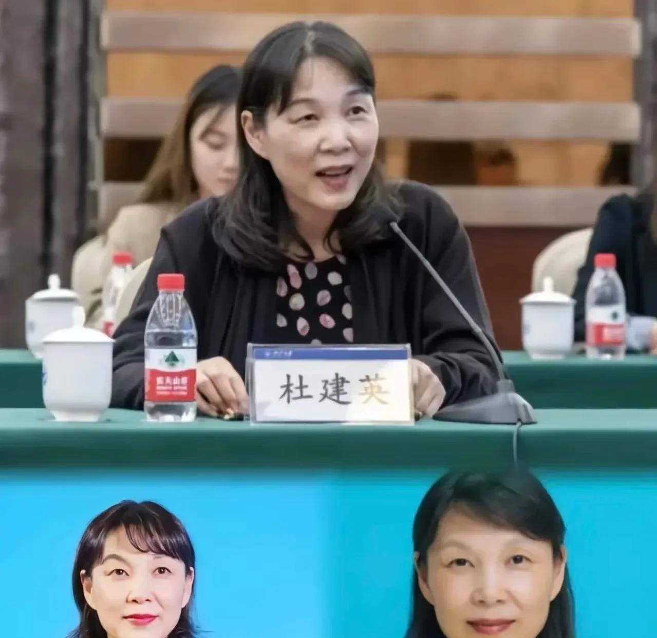 杜建英这跟头栽得一点都不冤！当初签协议拿钱拿权的时候，宗家给足了体面，各自相安无