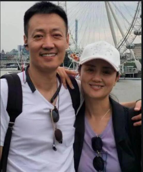 朱媛媛离世，辛柏青痛失相伴19年的爱妻！
两人因《潜伏》选角与爆红机会擦肩而过，