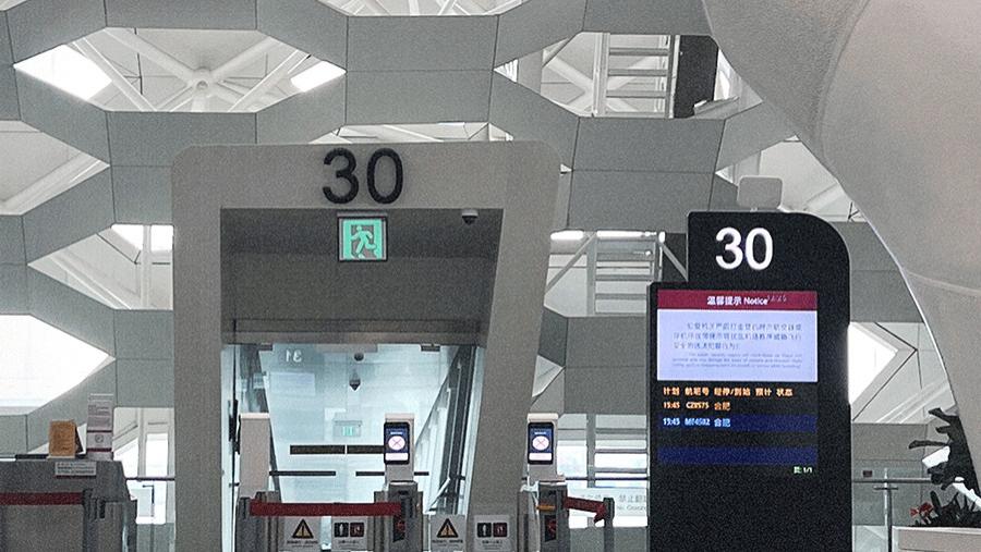 柯赛分享：机场智慧导视标识牌设计制作有什么要素？