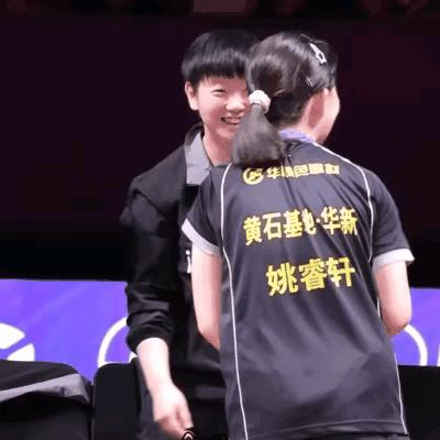 小豆包你笑起来真好看！
8月30日上午场，深圳大学对阵黄石基地华新，第二盘姚睿轩