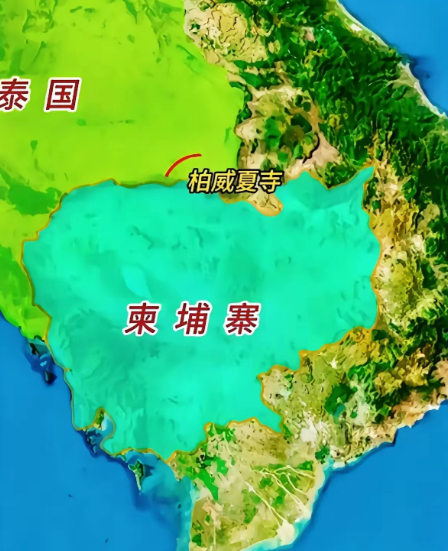 泰国直接用上了集束弹，果断拒绝调解，不留余地，表面上是军方在替他信家族出气，其实