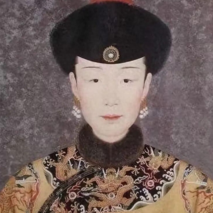 1798年，88岁的乾隆娶了一个13岁的女子，这是他人生中最后一个女人。洞房花烛