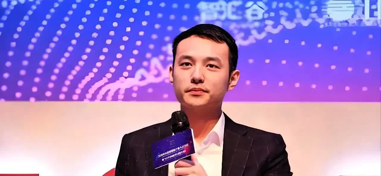 霍家最近是怎么了？
霍启仁刚结完婚
霍启文转身就公开征婚了！

霍启仁刚