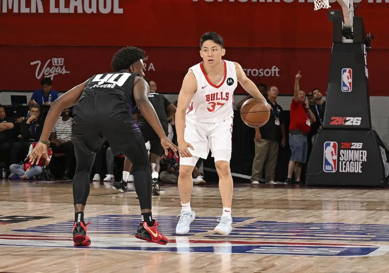 7月15日讯 NBA夏季联赛，公牛114-105力克步行者
	
本场比赛，代表公