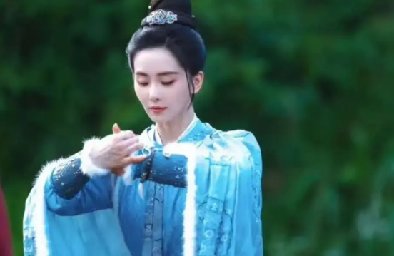 刘诗诗《掌心》必扑，原因有四：
1，刘诗诗这个年纪还要拍古偶，而且是不停的拍，早