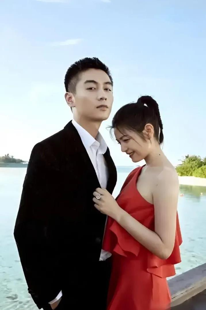 陈晓与陈妍希的婚姻走向终点，其实并不让人感到惊讶，因为种种迹象早已预示了这一结果