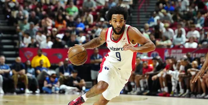 消息人士告诉ESPN的沙姆斯·查拉尼亚，华盛顿奇才队将与贾斯廷·尚帕尼签订一份为