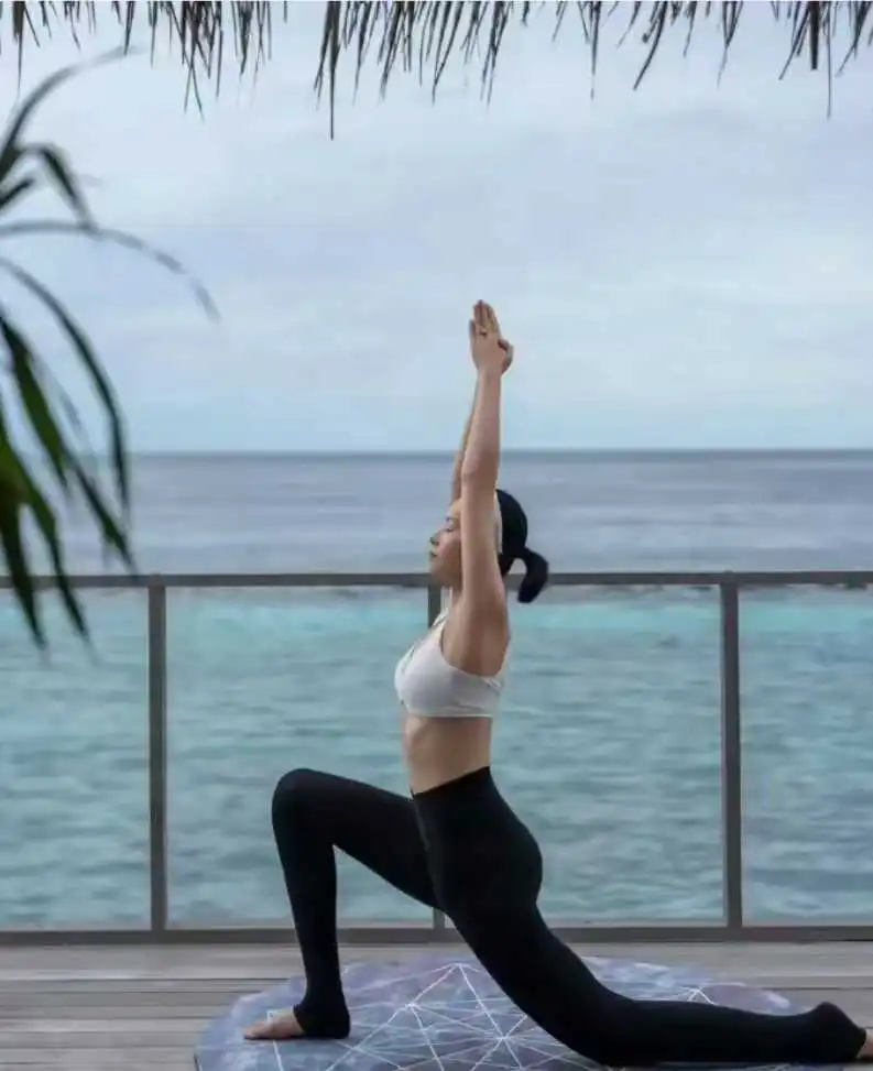 45岁的胡杏儿练瑜伽！！！