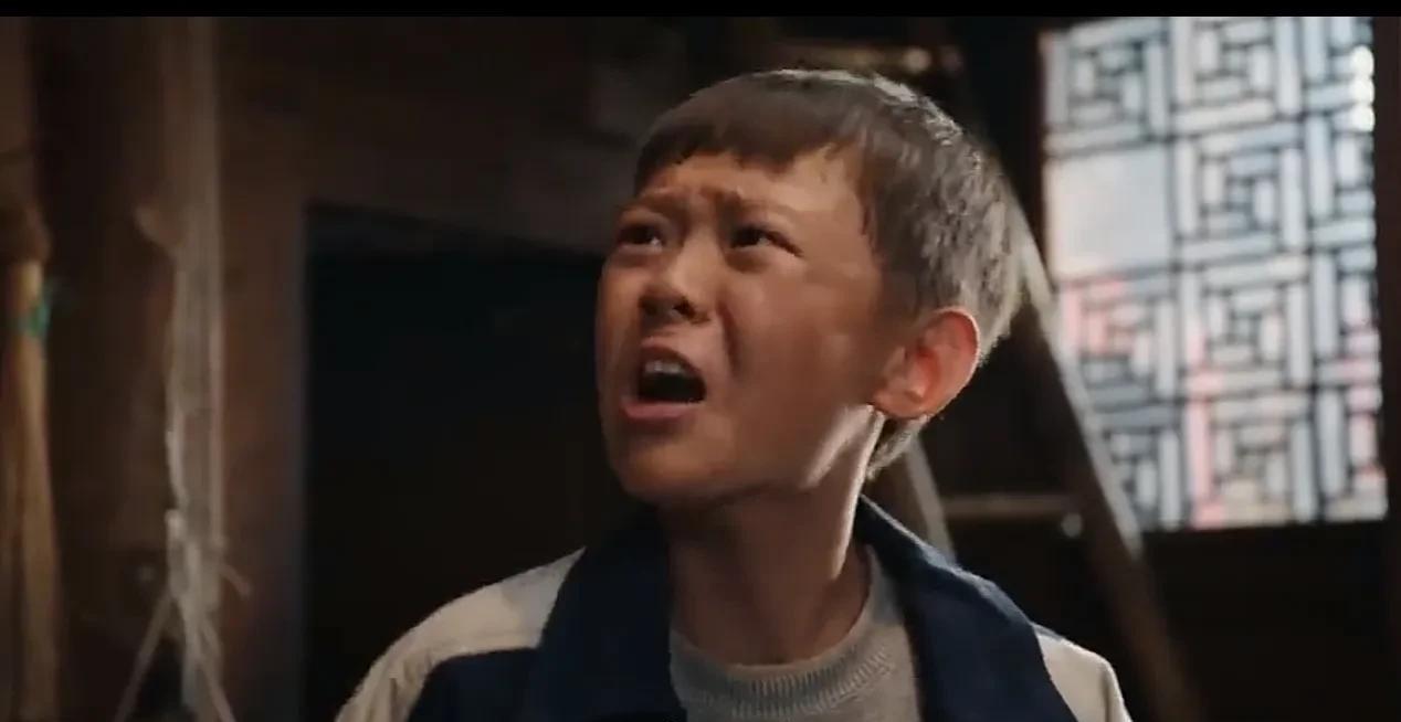 《利剑玫瑰》第19，20集抢先看。
1，齐德富靠捡垃圾养家糊口，希望儿子阿远能找