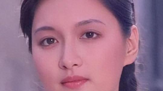 她是80年代的挂历女神，却在事业巅峰期退出影坛