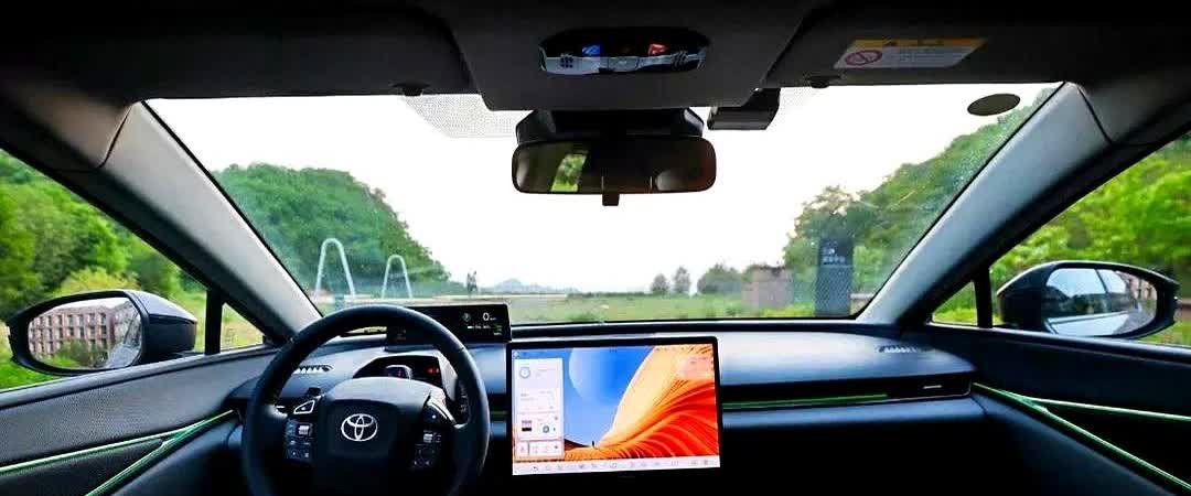 不得不承认，这就是赤裸裸的现实！

油车20万：使用10年，油费10万，卖3