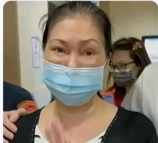 S妈顶不住，s妈病倒了。
5月8日台媒曝出S妈送去了急诊，看来s妈真的非常的痛苦