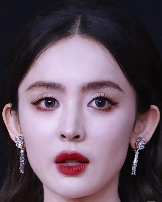 女明星的怼脸照，谁好看。