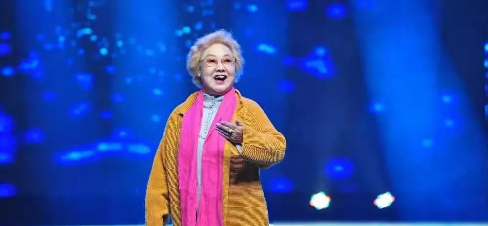 郭兰英说，不就长了一个嗓子，唱了几个歌儿，演了几个戏吗？那么大家都对我这样的尊敬