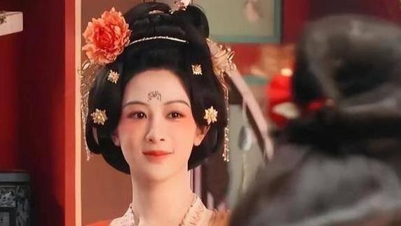 万万没想到《国色芳华》爆火没多久，杨紫就在另一个圈子红的发紫