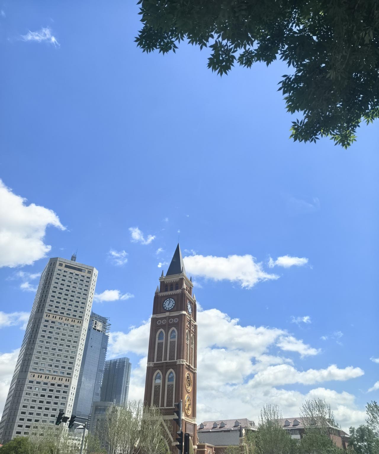 天津，将更好地服务北京！
近日，京滨城际铁路最关键的2号盾构隧道挖通了。隧道总长