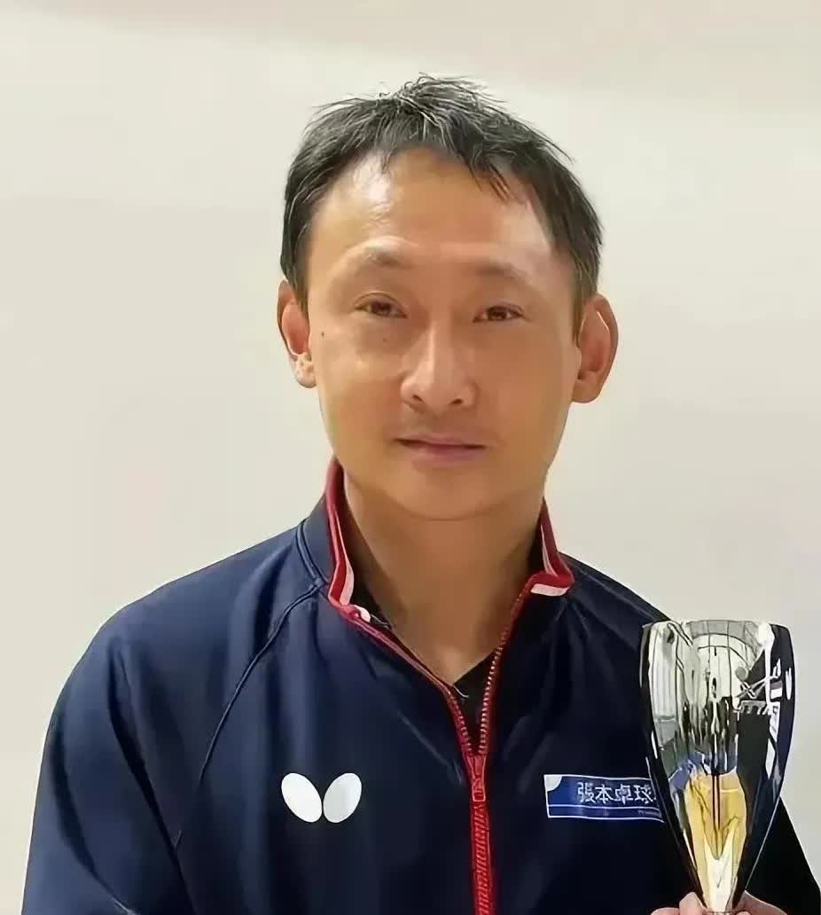 张本宇，男，原名张宇，原籍中国四川，现籍日本，是日本乒乓球选手张本智和，张本美和