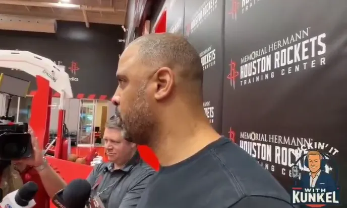 03月05日，今日，火箭主帅乌度卡接受采访，谈到谢泼德最近上场时间增加：

“他