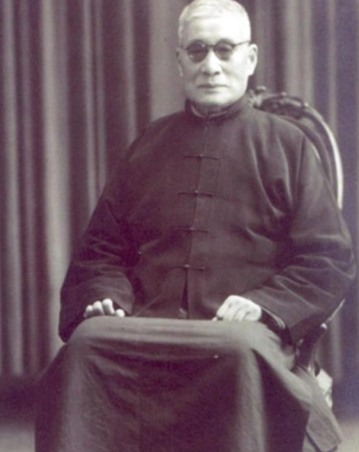 蒋介石人称人民公敌，75年快断气前几个小时念念不忘的不是宋美龄，不是蒋经国，不是
