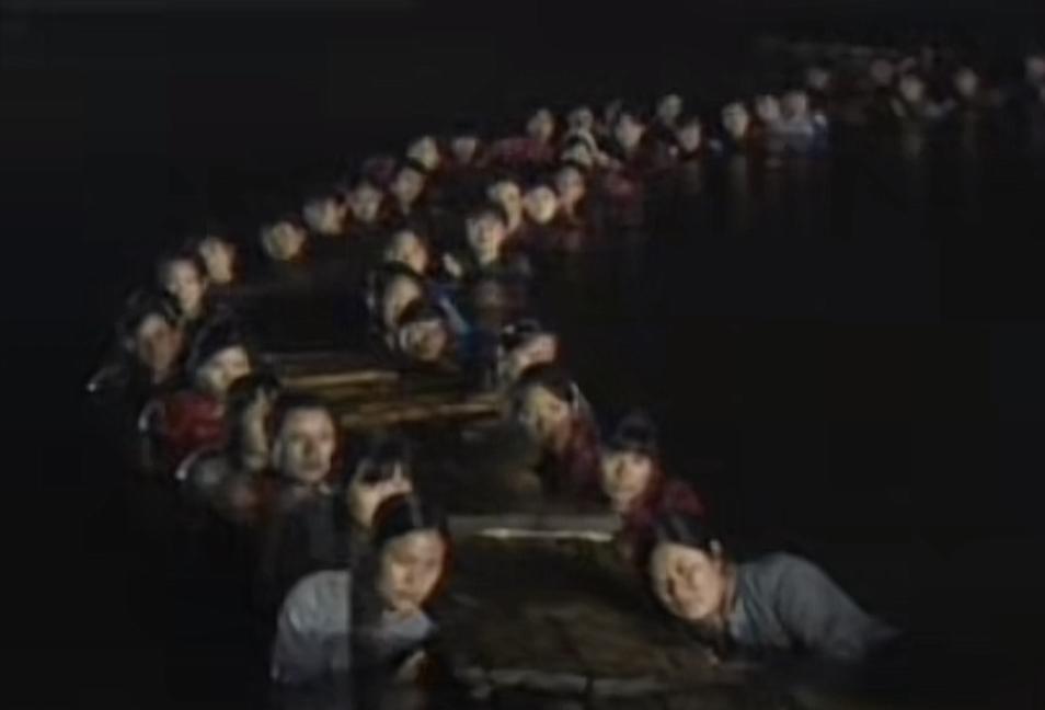 在孟良崮战役中，那段波澜壮阔的革命岁月里，真正的军民鱼水情熠熠生辉。为助力我军将